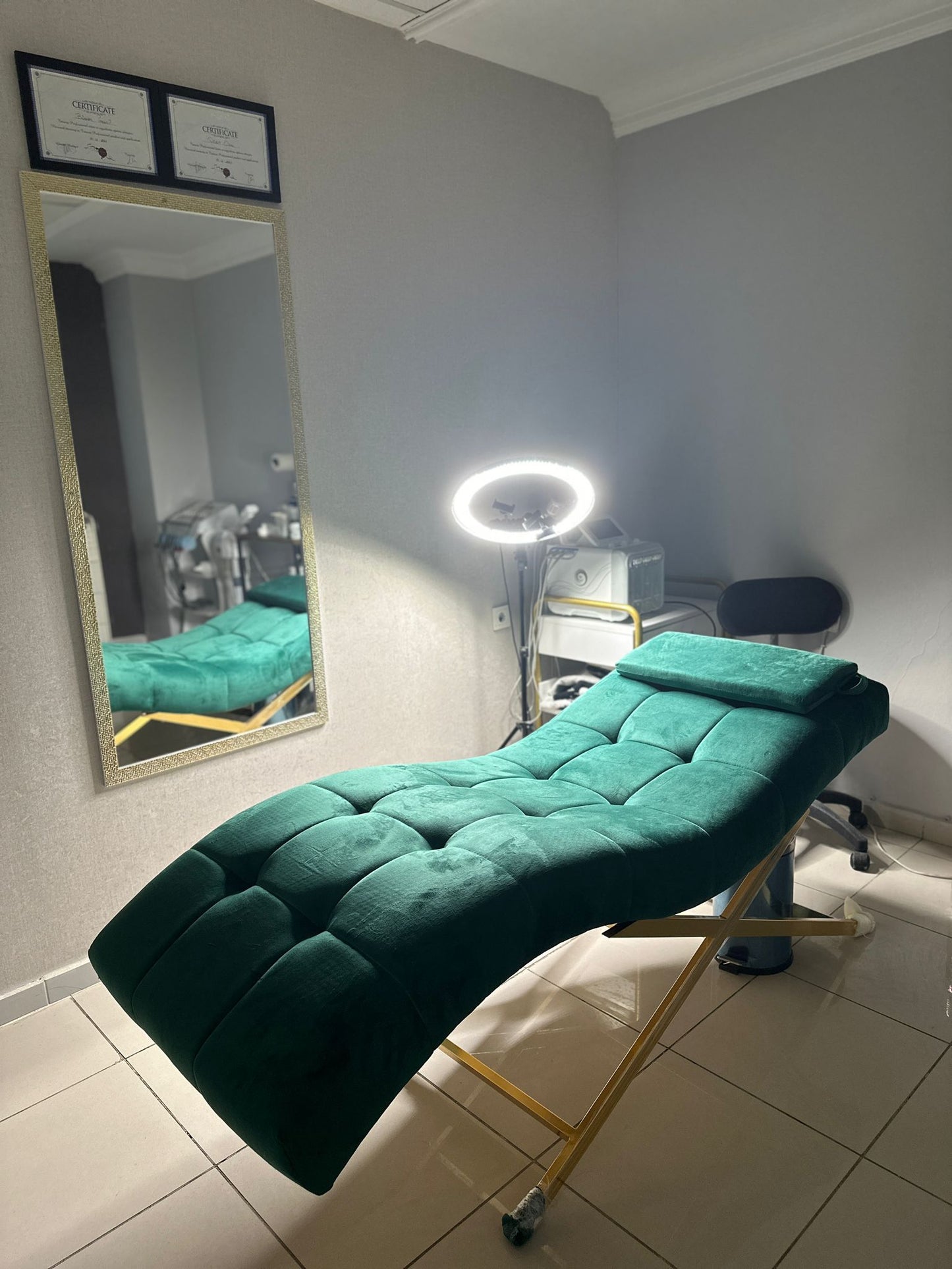 Eyelash extension bed + seat - beauty treatment